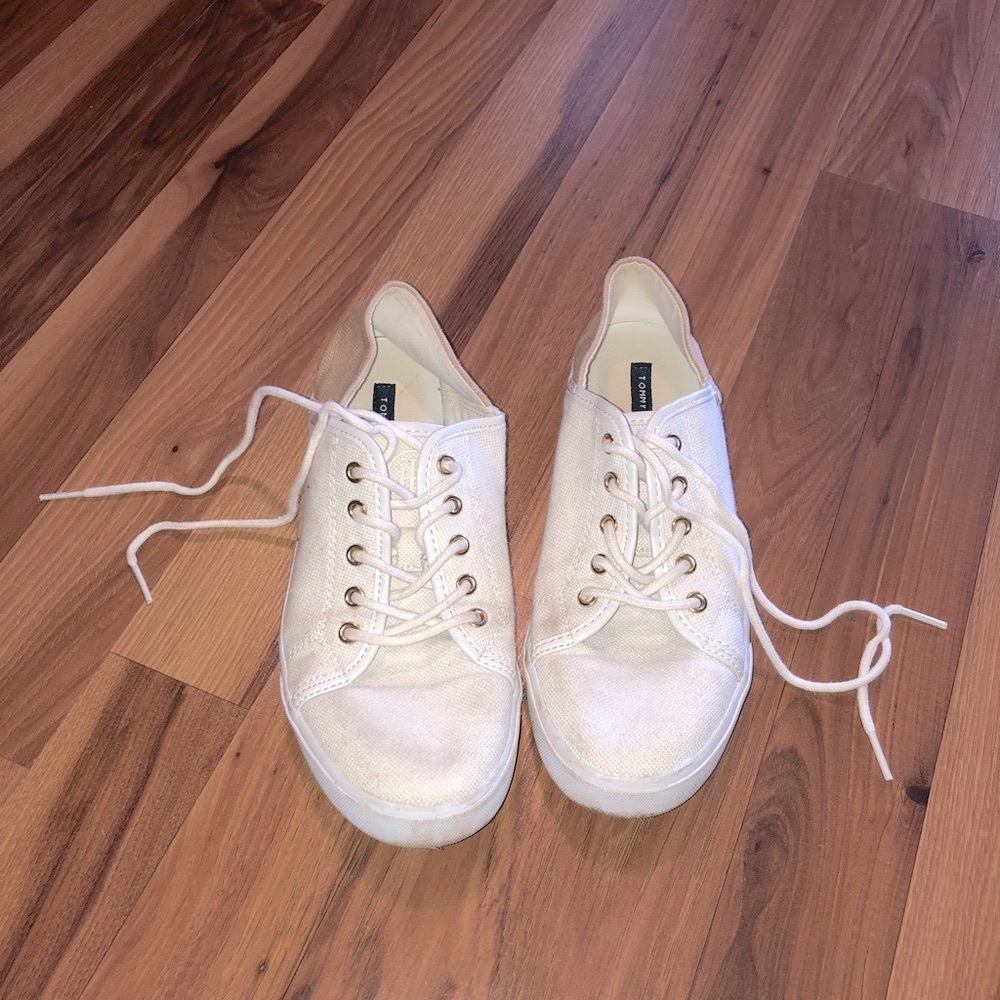 Women's Tommy Hillfiger cream sneakers 7